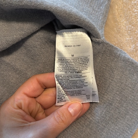 BANANA REPUBLIC SWEATER BUNDLE - Picture 17 of 17